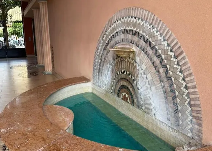 Nostro Casa דירה מנטון