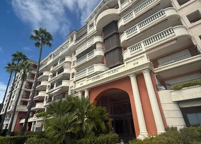 Nostro Casa アパート マントン